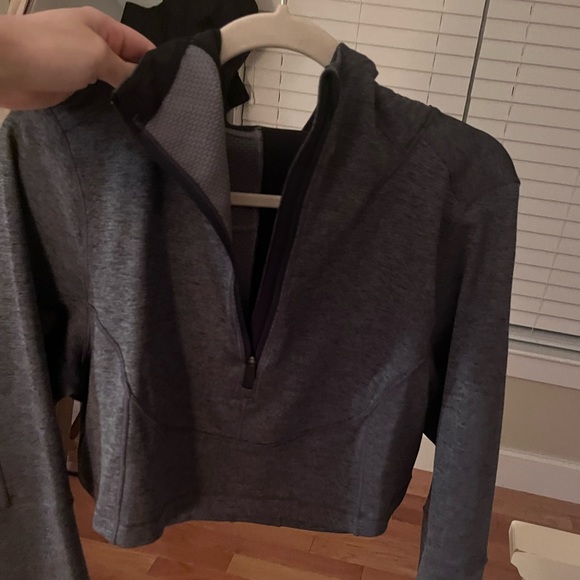 Lululemon limited edition cropped quarter zip, dark heathered grey, size 8 - Picture 1 of 3